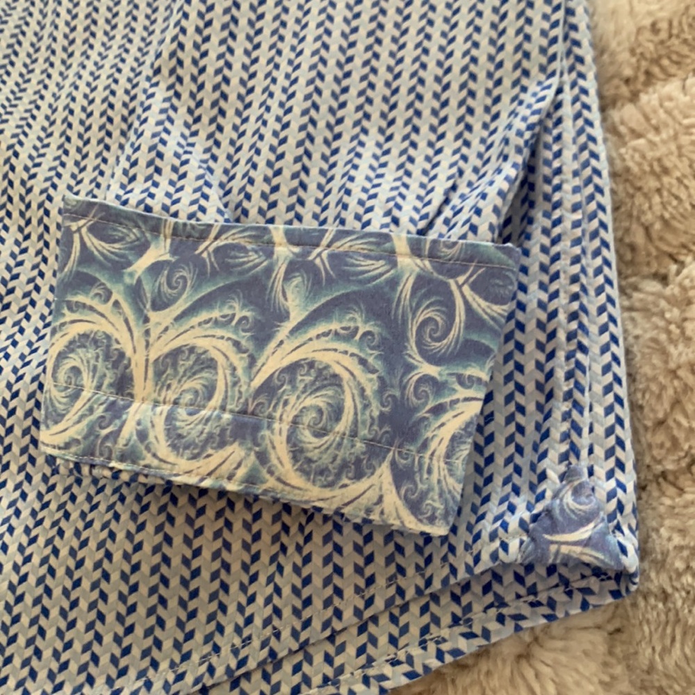 Kids shirt button down size 10-12 is a Medium - Picture 4 of 5